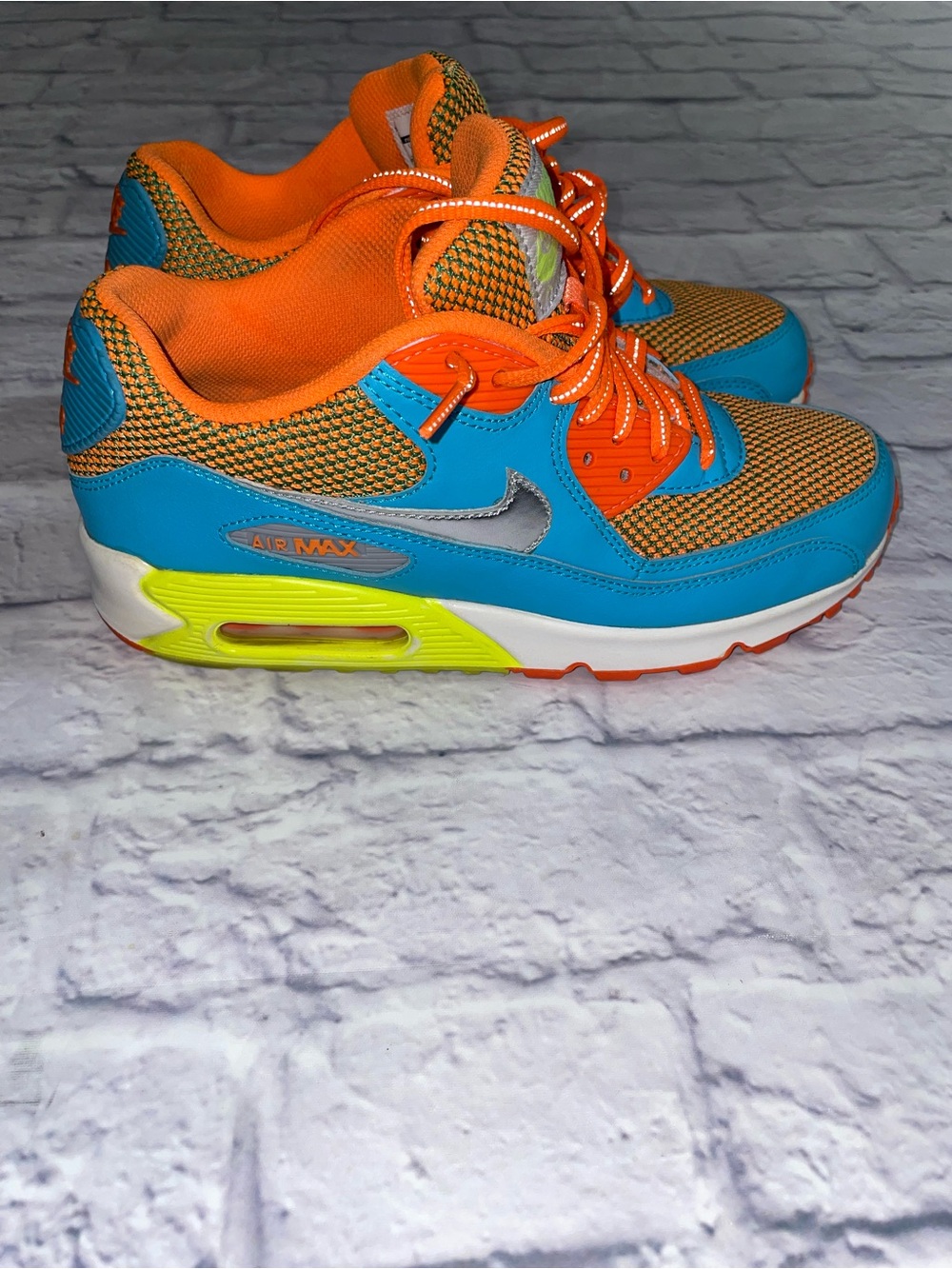 Nike Air Max 90 LE (GS) Gamma Blue/Orange. Size 7Y